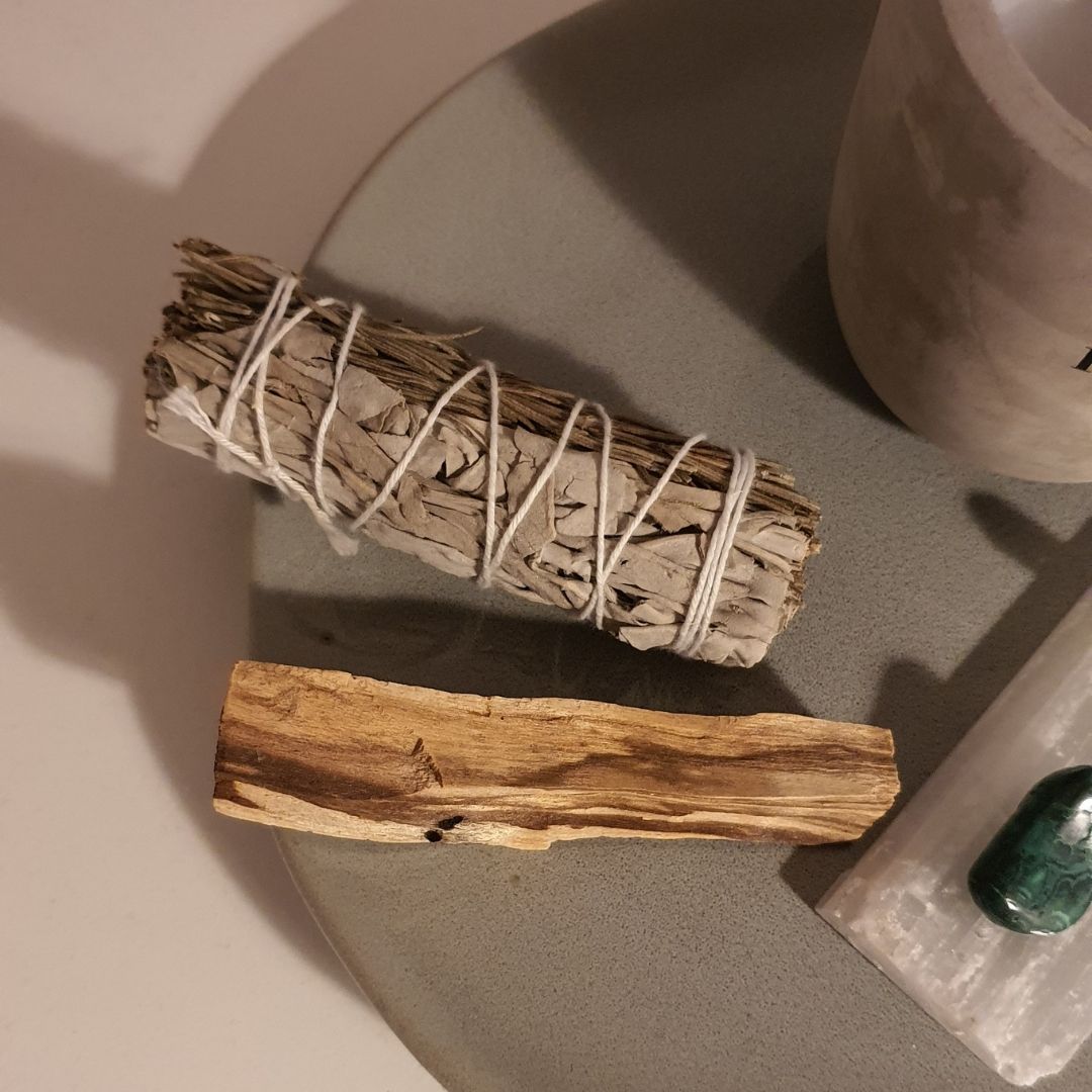 Set Salvia Bianca PureSpirit & Palo Santo + App Yoga gratuita + MP3 per meditazione - immagine 3