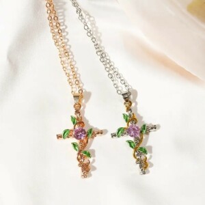 Alternative view of Collana con ciondolo a forma di croce vintage